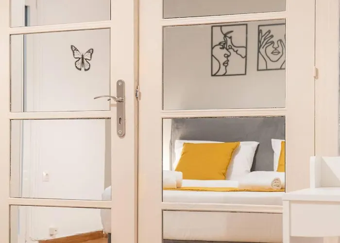 Syntagma Square, 65Sqm Cozy Family Apartment