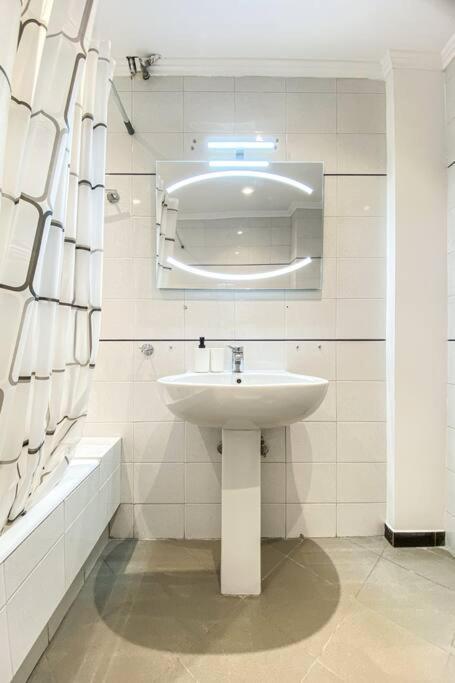 Syntagma Square, 65sqm Cozy Family Athens